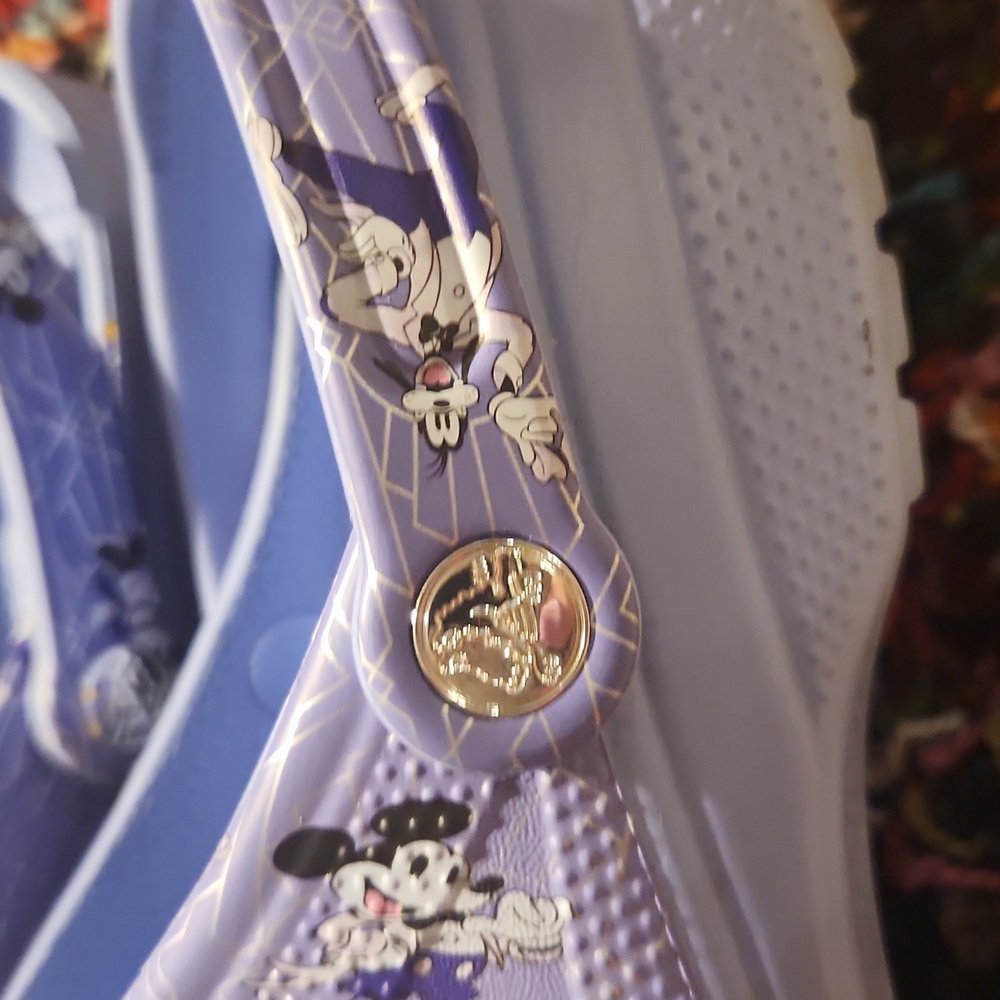 Disney Collaboration Crocs - Picture 2 of 7